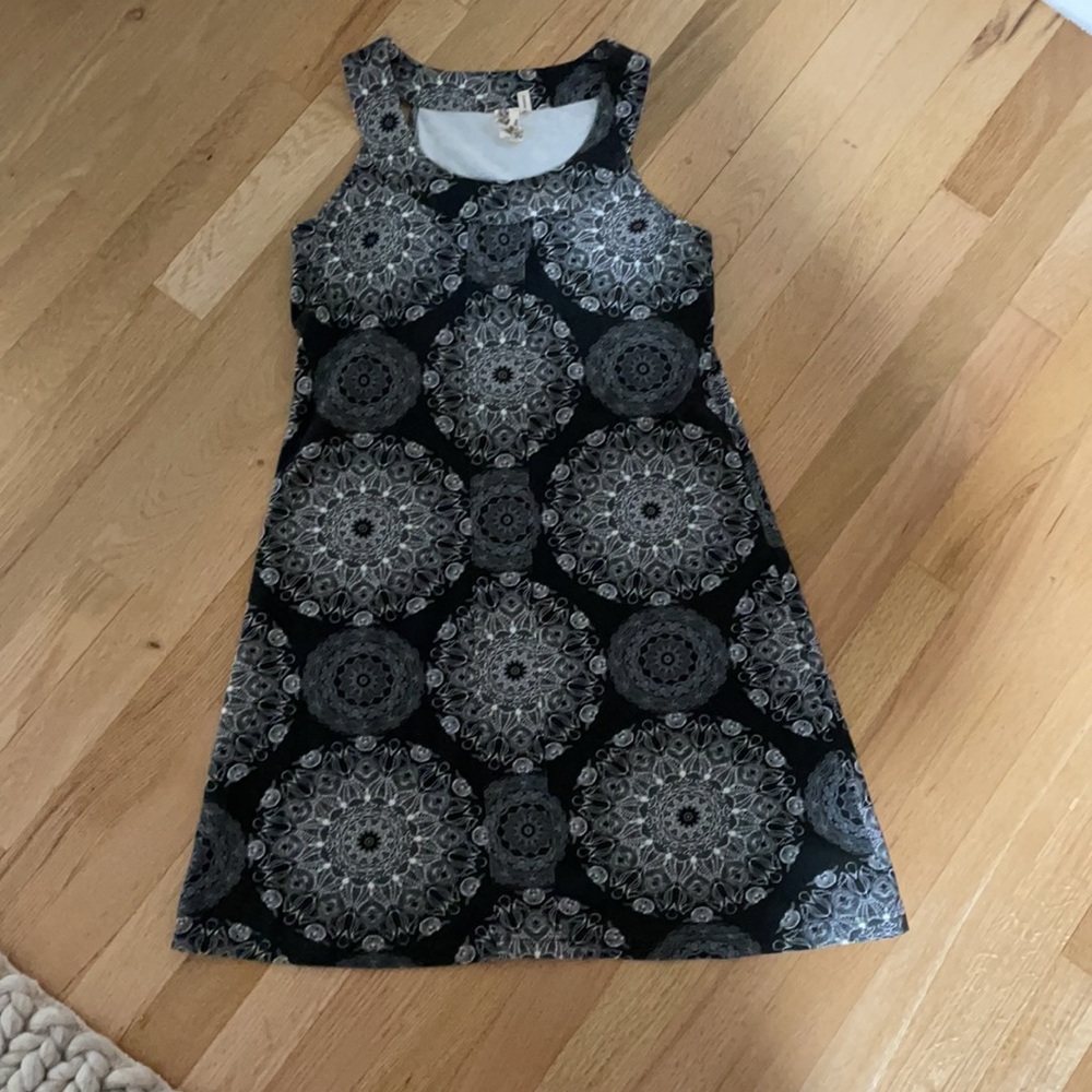 Aventura black and white dress- Medium